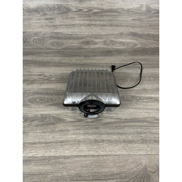 VillaWare Uno Belgian Waffle Maker Classic 4 Square 2001 1200 Watts 120V -Tested - Picture 1 of 11
